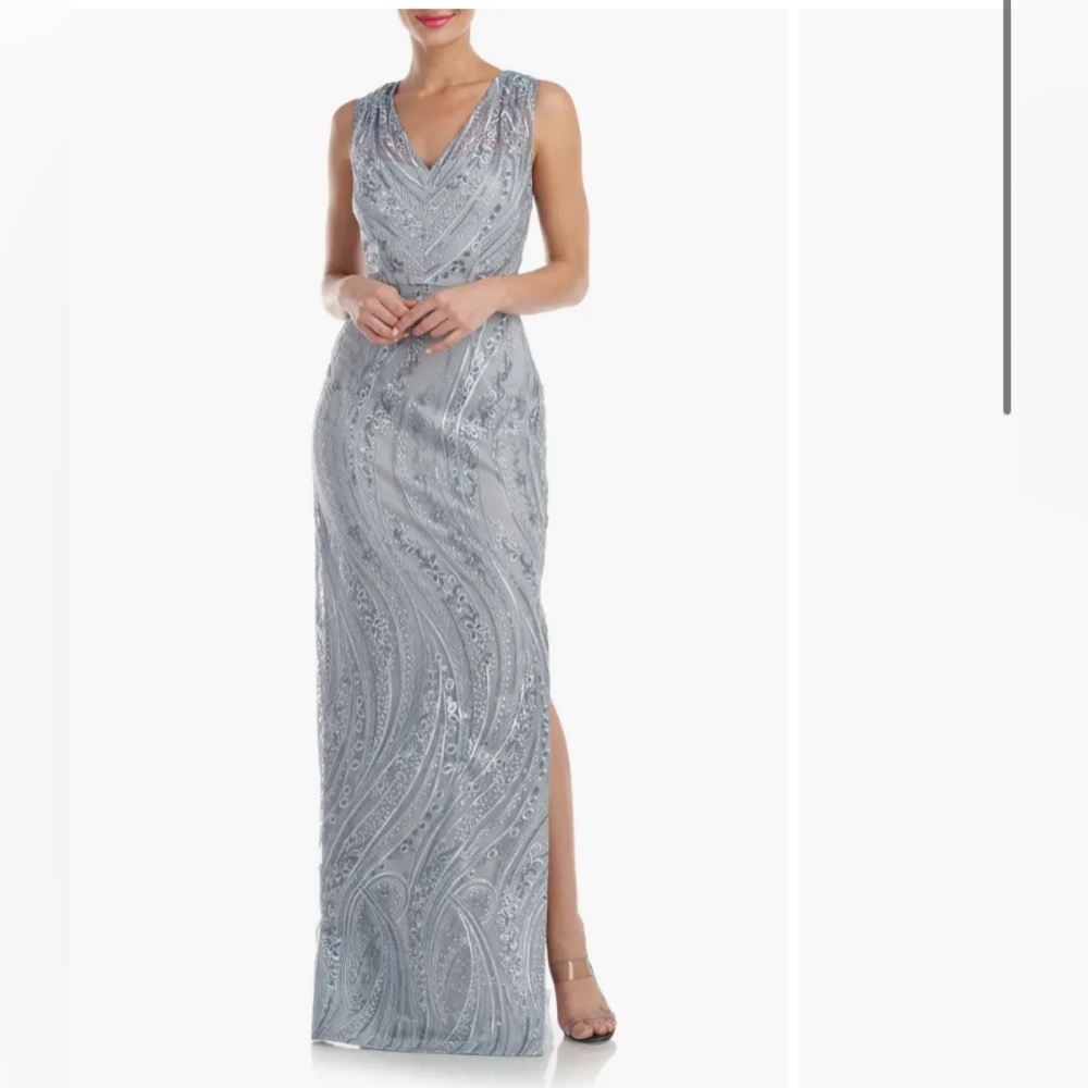 NWT JS Collection Rosalynn Embroidered Floral V-Neck Column Gown